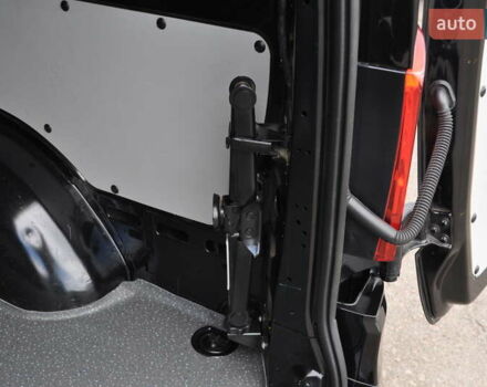 Чорний Мерседес Віто, об'ємом двигуна 1.95 л та пробігом 250 тис. км за 27800 $, фото 26 на Automoto.ua