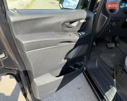 Черный Мерседес Вито, объемом двигателя 1.95 л и пробегом 225 тыс. км за 35500 $, фото 45 на Automoto.ua