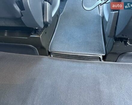 Черный Мерседес Вито, объемом двигателя 1.95 л и пробегом 225 тыс. км за 35500 $, фото 16 на Automoto.ua