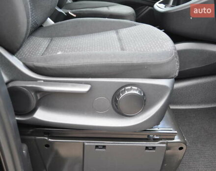 Чорний Мерседес Віто, об'ємом двигуна 1.95 л та пробігом 250 тис. км за 27800 $, фото 34 на Automoto.ua