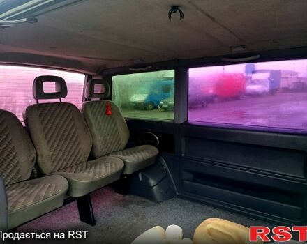 Черный Мерседес Вито, объемом двигателя 2.3 л и пробегом 360 тыс. км за 4900 $, фото 7 на Automoto.ua