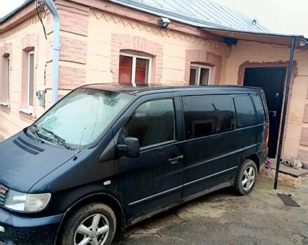 Черный Мерседес Вито, объемом двигателя 2.1 л и пробегом 330 тыс. км за 5000 $, фото 2 на Automoto.ua