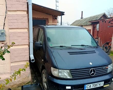 Черный Мерседес Вито, объемом двигателя 2.1 л и пробегом 330 тыс. км за 5000 $, фото 1 на Automoto.ua