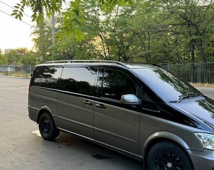 Черный Мерседес Вито, объемом двигателя 2.1 л и пробегом 335 тыс. км за 13500 $, фото 2 на Automoto.ua