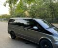 Черный Мерседес Вито, объемом двигателя 2.1 л и пробегом 335 тыс. км за 13500 $, фото 2 на Automoto.ua