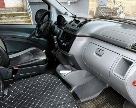 Черный Мерседес Вито, объемом двигателя 3 л и пробегом 300 тыс. км за 12000 $, фото 3 на Automoto.ua