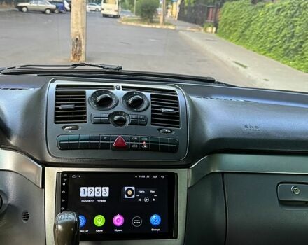 Черный Мерседес Вито, объемом двигателя 2.1 л и пробегом 335 тыс. км за 13500 $, фото 4 на Automoto.ua