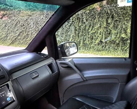 Черный Мерседес Вито, объемом двигателя 2.1 л и пробегом 335 тыс. км за 13500 $, фото 5 на Automoto.ua