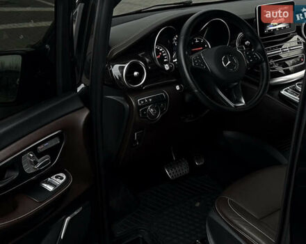 Черный Мерседес Вито, объемом двигателя 2.5 л и пробегом 220 тыс. км за 50800 $, фото 1 на Automoto.ua