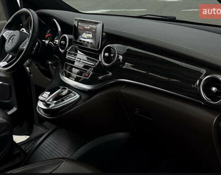 Черный Мерседес Вито, объемом двигателя 2.5 л и пробегом 220 тыс. км за 50800 $, фото 4 на Automoto.ua