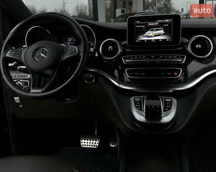 Черный Мерседес Вито, объемом двигателя 2.5 л и пробегом 220 тыс. км за 50800 $, фото 3 на Automoto.ua