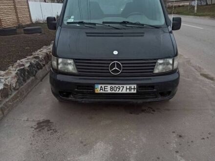 Черный Мерседес Вито, объемом двигателя 2.2 л и пробегом 400 тыс. км за 2950 $, фото 1 на Automoto.ua