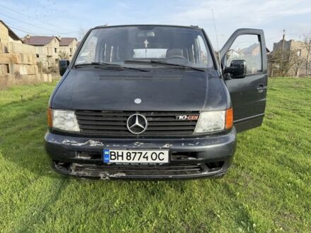 Черный Мерседес Вито, объемом двигателя 2.2 л и пробегом 320 тыс. км за 4200 $, фото 1 на Automoto.ua