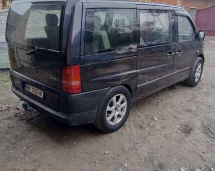 Черный Мерседес Вито, объемом двигателя 2.1 л и пробегом 490 тыс. км за 3850 $, фото 1 на Automoto.ua