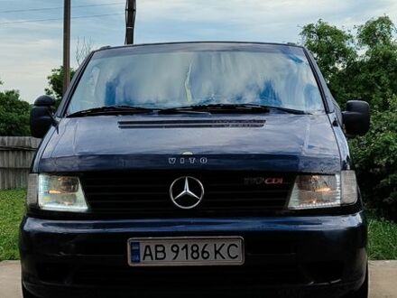 Черный Мерседес Вито, объемом двигателя 2.1 л и пробегом 480 тыс. км за 3000 $, фото 1 на Automoto.ua