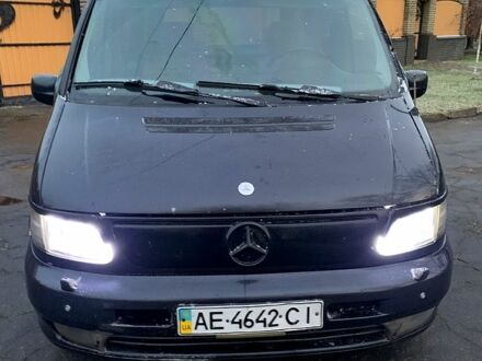 Мерседес Віто 2002 у Дніпро (Дніпропетровську) на Automoto.ua Чорний Мерседес Віто, об'ємом двигуна 2.1 л та пробігом 425 тис. км за 7300 $, фото 1 на Automoto.ua