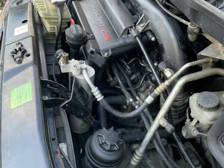 Черный Мерседес Вито, объемом двигателя 2.2 л и пробегом 340 тыс. км за 7500 $, фото 1 на Automoto.ua
