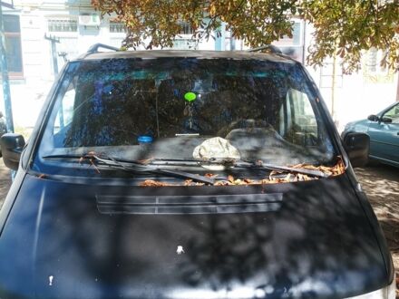 Черный Мерседес Вито, объемом двигателя 0 л и пробегом 400 тыс. км за 3800 $, фото 1 на Automoto.ua