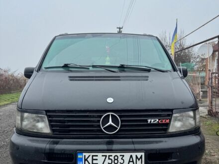 Черный Мерседес Вито, объемом двигателя 2.2 л и пробегом 360 тыс. км за 6000 $, фото 1 на Automoto.ua