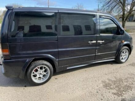 Черный Мерседес Вито, объемом двигателя 2.1 л и пробегом 311 тыс. км за 3000 $, фото 1 на Automoto.ua