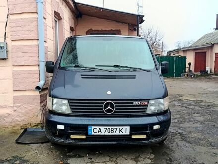 Черный Мерседес Вито, объемом двигателя 2.1 л и пробегом 330 тыс. км за 5000 $, фото 1 на Automoto.ua
