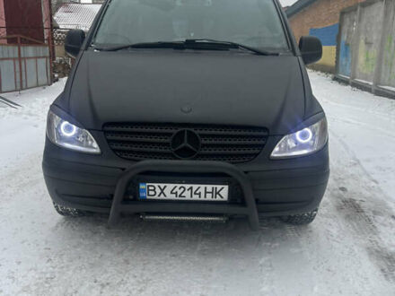 Черный Мерседес Вито, объемом двигателя 2.15 л и пробегом 480 тыс. км за 9100 $, фото 1 на Automoto.ua