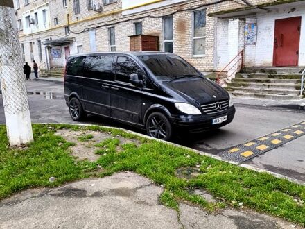 Черный Мерседес Вито, объемом двигателя 3 л и пробегом 300 тыс. км за 12000 $, фото 1 на Automoto.ua