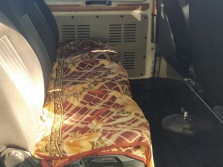 Черный Мерседес Вито, объемом двигателя 2.2 л и пробегом 390 тыс. км за 8000 $, фото 1 на Automoto.ua