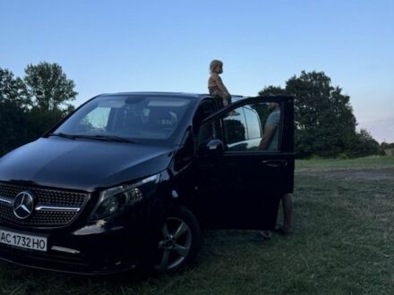 Черный Мерседес Вито, объемом двигателя 2.2 л и пробегом 414 тыс. км за 21000 $, фото 1 на Automoto.ua