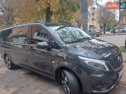 Черный Мерседес Вито, объемом двигателя 2.2 л и пробегом 270 тыс. км за 29700 $, фото 1 на Automoto.ua