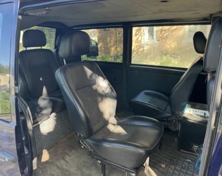 Фиолетовый Мерседес Вито, объемом двигателя 2.1 л и пробегом 540 тыс. км за 2500 $, фото 3 на Automoto.ua