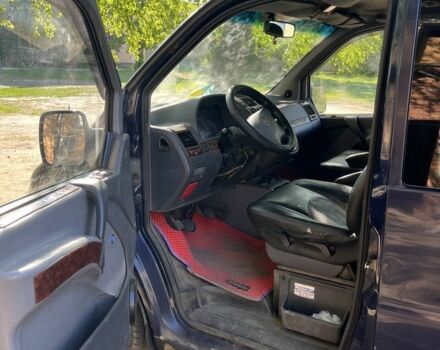 Фиолетовый Мерседес Вито, объемом двигателя 2.1 л и пробегом 540 тыс. км за 2500 $, фото 7 на Automoto.ua