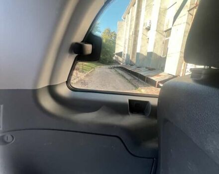 Фиолетовый Мерседес Вито, объемом двигателя 2.15 л и пробегом 348 тыс. км за 10000 $, фото 21 на Automoto.ua