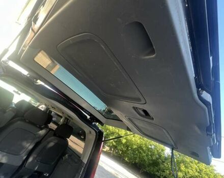 Фиолетовый Мерседес Вито, объемом двигателя 2.15 л и пробегом 348 тыс. км за 10000 $, фото 20 на Automoto.ua