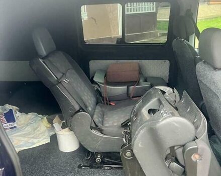 Фиолетовый Мерседес Вито, объемом двигателя 2.2 л и пробегом 282 тыс. км за 12007 $, фото 12 на Automoto.ua