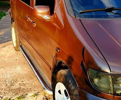 Мерседес Вито 1998 в Киеве на Automoto.ua Коричневый Мерседес Вито, объемом двигателя 2.3 л и пробегом 0 тыс. км за 6900 $, фото 2 на Automoto.ua