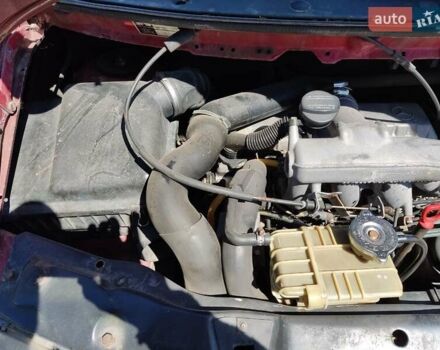 Красный Мерседес Вито, объемом двигателя 2.3 л и пробегом 385 тыс. км за 3700 $, фото 13 на Automoto.ua