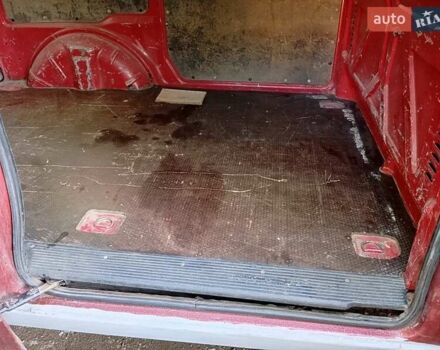 Красный Мерседес Вито, объемом двигателя 2.3 л и пробегом 385 тыс. км за 3700 $, фото 9 на Automoto.ua