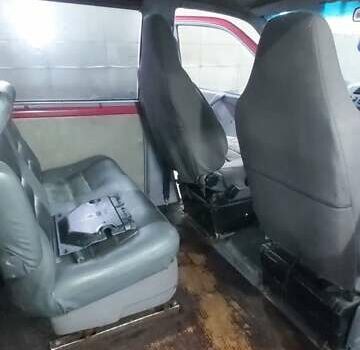 Червоний Мерседес Віто, об'ємом двигуна 2.15 л та пробігом 277 тис. км за 3000 $, фото 21 на Automoto.ua