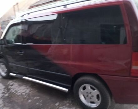 Красный Мерседес Вито, объемом двигателя 2.3 л и пробегом 453 тыс. км за 3900 $, фото 4 на Automoto.ua