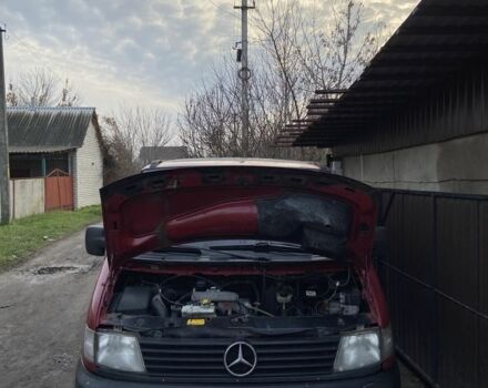 Красный Мерседес Вито, объемом двигателя 2.3 л и пробегом 600 тыс. км за 4300 $, фото 1 на Automoto.ua