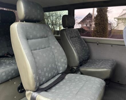 Красный Мерседес Вито, объемом двигателя 2.3 л и пробегом 400 тыс. км за 3650 $, фото 16 на Automoto.ua