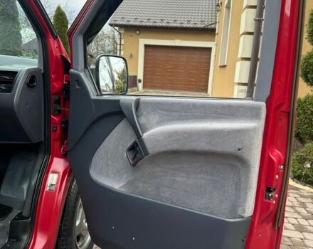 Красный Мерседес Вито, объемом двигателя 2.3 л и пробегом 400 тыс. км за 3650 $, фото 13 на Automoto.ua