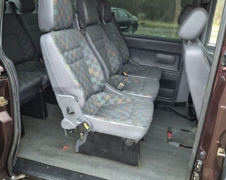 Красный Мерседес Вито, объемом двигателя 2.1 л и пробегом 205 тыс. км за 4399 $, фото 11 на Automoto.ua