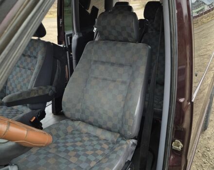 Красный Мерседес Вито, объемом двигателя 2.1 л и пробегом 205 тыс. км за 4399 $, фото 19 на Automoto.ua