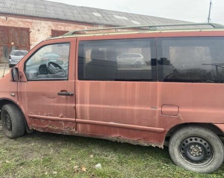 Красный Мерседес Вито, объемом двигателя 2.1 л и пробегом 314 тыс. км за 1700 $, фото 2 на Automoto.ua