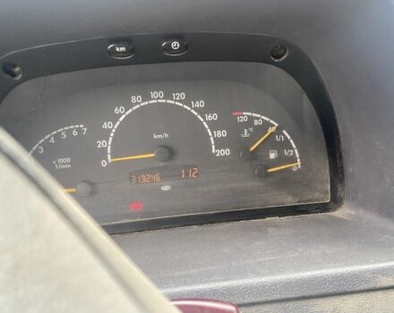 Красный Мерседес Вито, объемом двигателя 2.1 л и пробегом 314 тыс. км за 1700 $, фото 5 на Automoto.ua