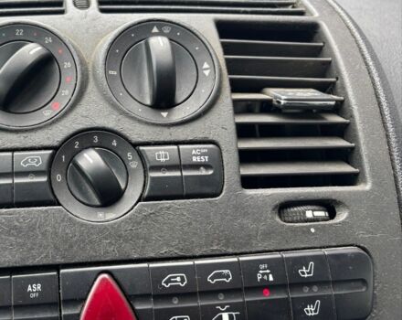 Красный Мерседес Вито, объемом двигателя 2.2 л и пробегом 346 тыс. км за 4000 $, фото 9 на Automoto.ua