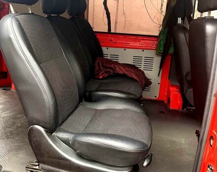 Червоний Мерседес Віто, об'ємом двигуна 2.1 л та пробігом 250 тис. км за 11500 $, фото 4 на Automoto.ua