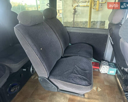 Красный Мерседес Вито, объемом двигателя 2.3 л и пробегом 500 тыс. км за 3750 $, фото 16 на Automoto.ua